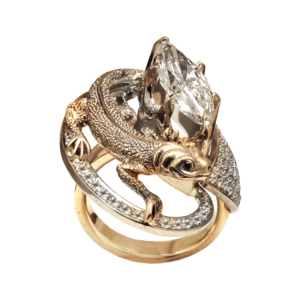 кольцо с крупным бриллиантом огранки маркиз