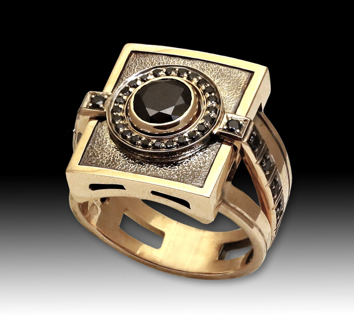 мужской золотой перстень с черными бриллиантами